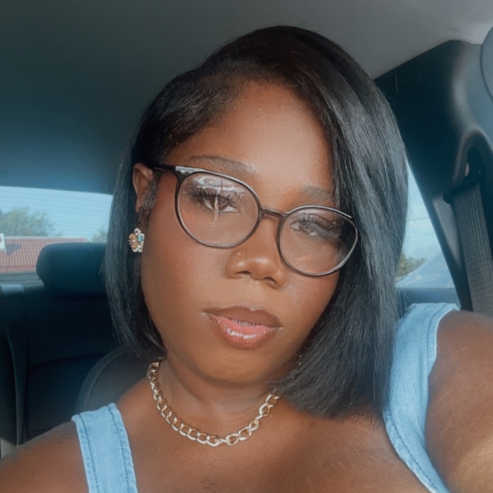 Meet your Posher, Courtney